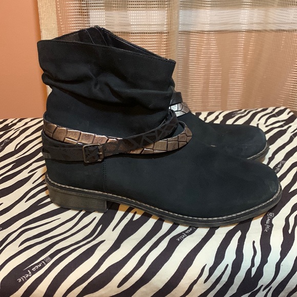 Shoes - Remonte short flat lined boots